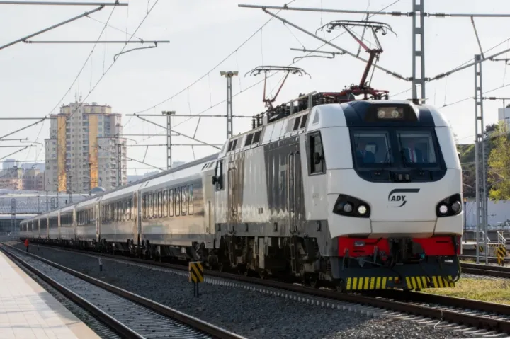 180 manata bilet  - Bakı–Tbilisi–Bakı marşrutunda siniflər üzrə gediş haqqı açıqlandı