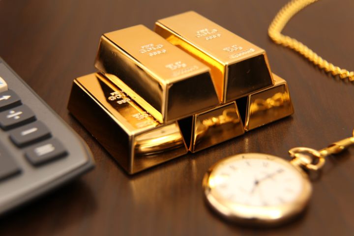 Dolların bahalaşması və istiqraz gəlirlərinin artması fonunda qızıl ucuzlaşır