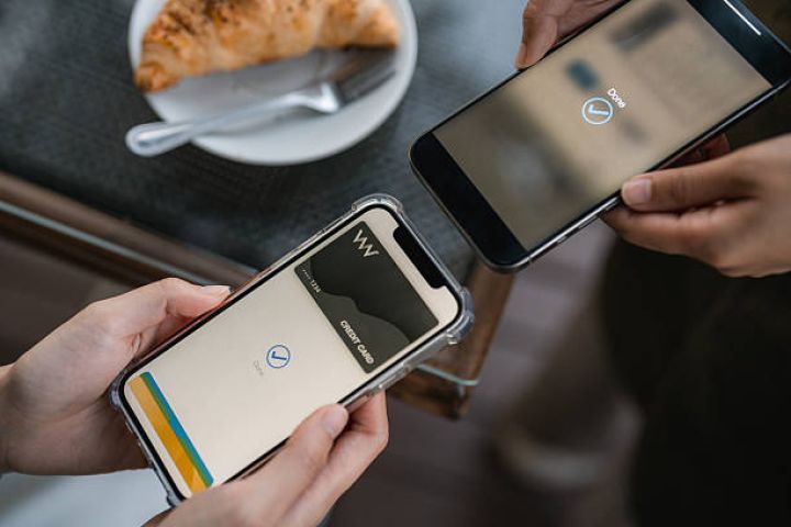 Azərbaycanda mobil telefonlar da POS-terminal sayılacaq – Qanun dəyişir