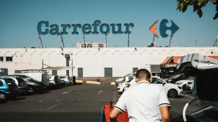Fransada kütləvi iğtişaşlar Carrefour-a ağır zərbə vurub – 50 mağazasına hücum edilib, bazar dəyəri 1,7 milyard avro azalıb