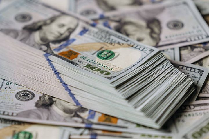 Azərbaycanın dövlət borcu 2 milyard manata yaxın azalıb – Xarici borc 4,5 milyard dollara düşüb