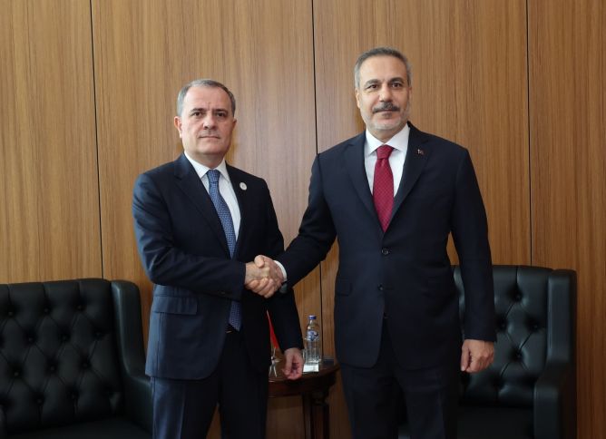 Bayramov  Fidanla görüşüb