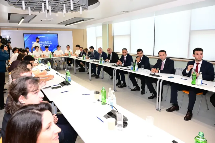 AZSET proqramının ilk tələbələri ilə görüş keçirilib