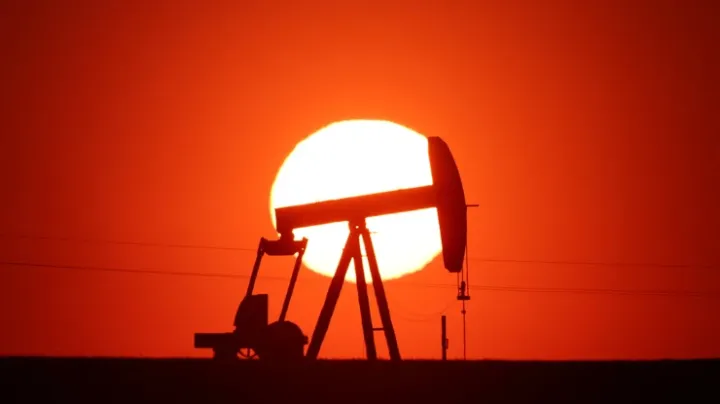 Neft kəskin bahalaşıb  - QİYMƏTİ 126 DOLLARI DA KEÇİB