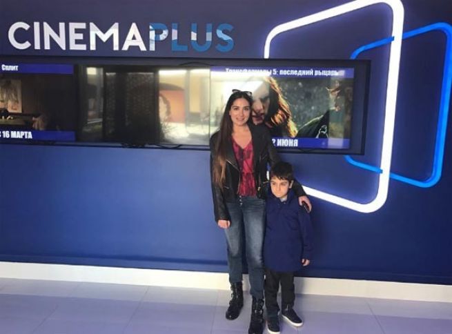 Azərbaycan Prezidentinin qızı oğlu ilə "Cinema Plus"da olub