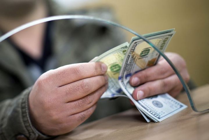 Dolları ən baha alan və ən ucuz satan banklar - YENİLƏNİB
