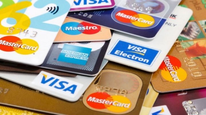 “Azərbaycanda bank hesabı açılmadan plastik kart buraxılır” 