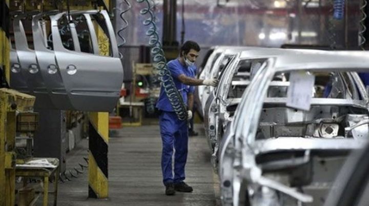 İranda 25 avtomobilin istehsalı dayandırıldı