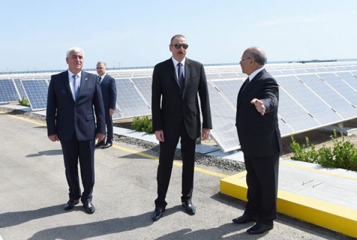 İlham Əliyev günəş elektrik stansiyasının açılışında