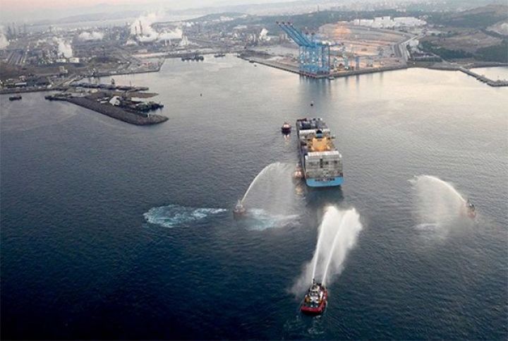 Çin Bakı Limanına 2 mln. dollarlıq avadanlıq verib