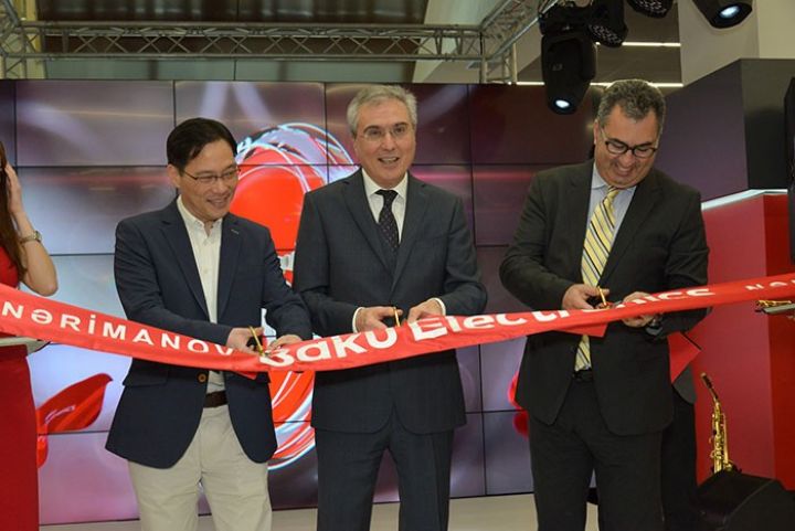 Nərimanovda Qafqazın ən böyük elektronika mağazası açıldı 