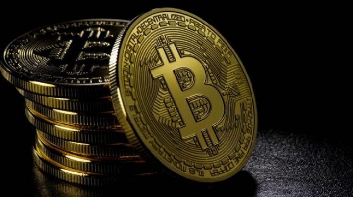 Bitcoin-in qiyməti 9 min dolları keçdi