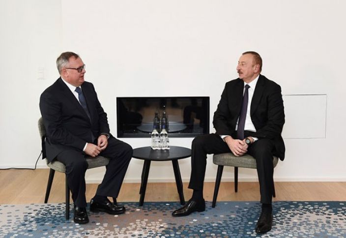 İlham Əliyev “VTB Bank”ın prezidenti ilə görüşüb