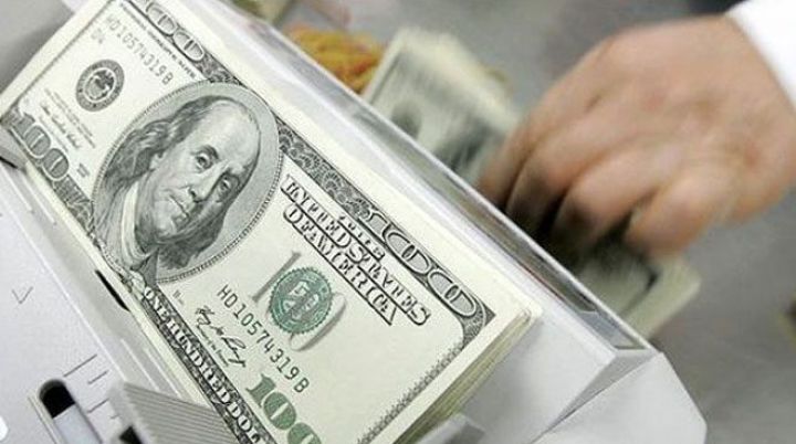 “Bank Standard”da devalvasiyadan bir gün əvvəl dollar satışı rəsmiləşdirilib"