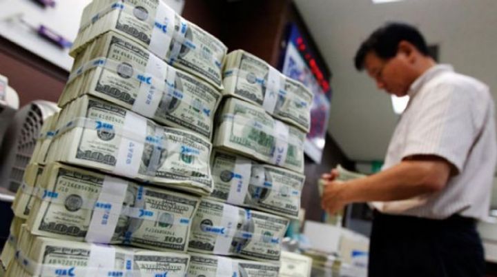 Qlobal ehtiyatlarda dolların payı azalıb