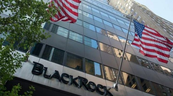 Prokurorlar "BlackRock"un ofisinə basqın edib