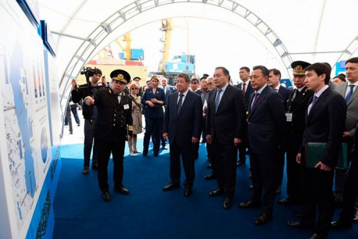 Qazaxıstanın ilk  fider gəmisi Bakı limanına yola düşüb 