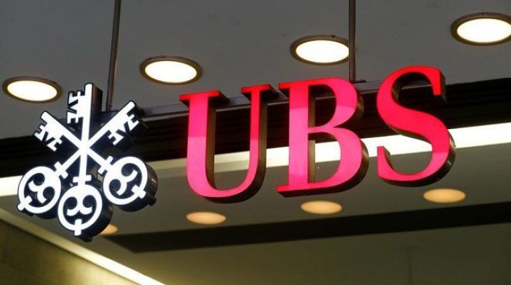 UBS, 32 milyard avroluq aktivini Britaniyadan Almaniyaya transfer edir