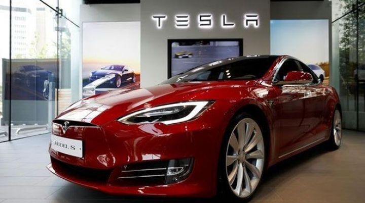 1 milyard dollarlıq Tesla səhminin sahibi oldu