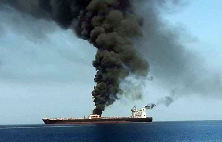 İran tankerinə raket hücumu təşkil edildiyini ehtimal edir