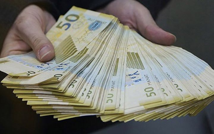 Bir ayda 346 milyon manat artıb