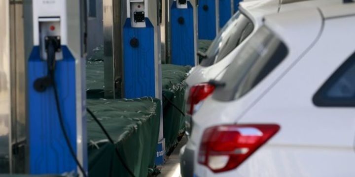 Elektrikli avtomobil satışları İyulda ilk dəfə azalıb