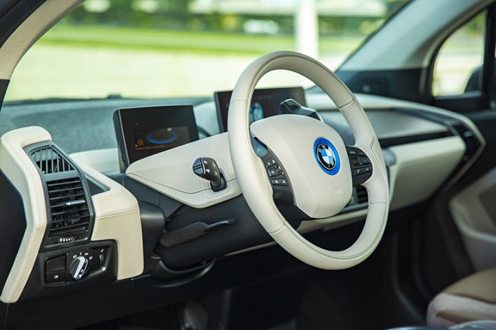 Azərbaycanda yeni BMW elektromobili təqdim edildi