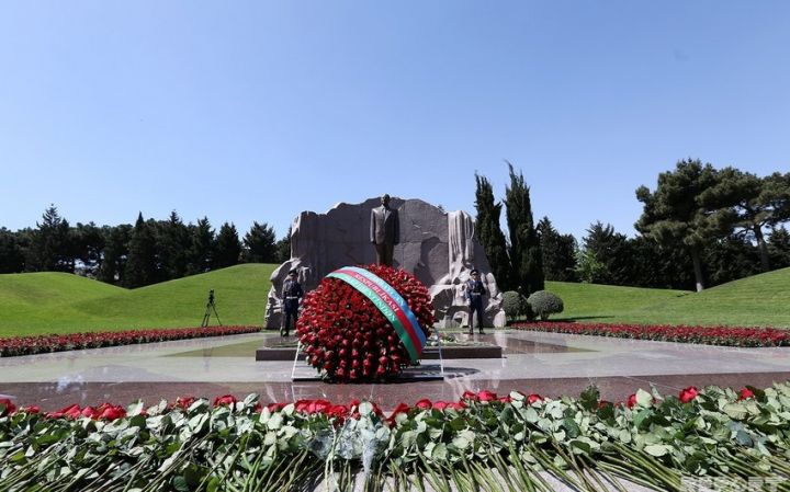 Ümummilli lider Heydər Əliyevin vəfatından 17 il ötür