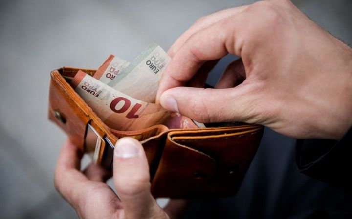 Gürcüstanda dövlət işçilərinin maaşları kəskin azaldılır