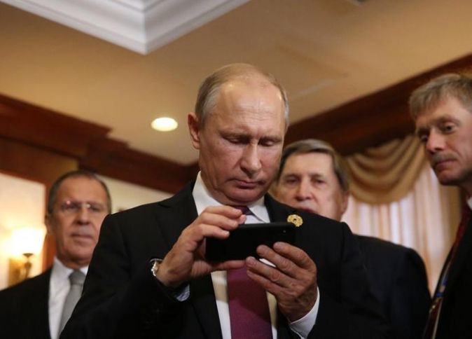 "Vladimir Putin hələ də smartfondan istifadə etmir"