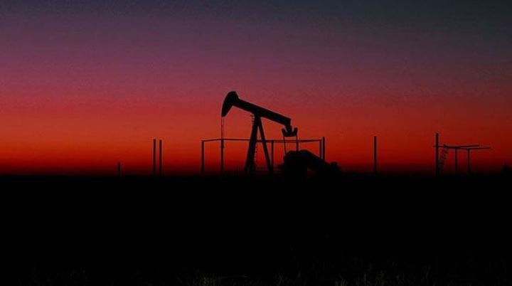Yanvarda qlobal neft hasilatı azalıb