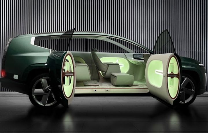 Hyundai şirkəti SEVEN konseptual avtomobili, IONIQ idman elektrik krossover prototipini təqdim etdi