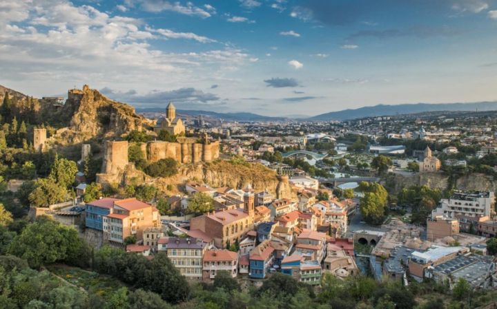 Gürcüstan turizmi ötən il 3 milyard dollar itirib