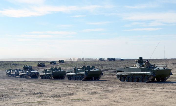 Sərhəd yaxınlığında Ermənistan tanklarının cəmləşməsi müşahidə edilib