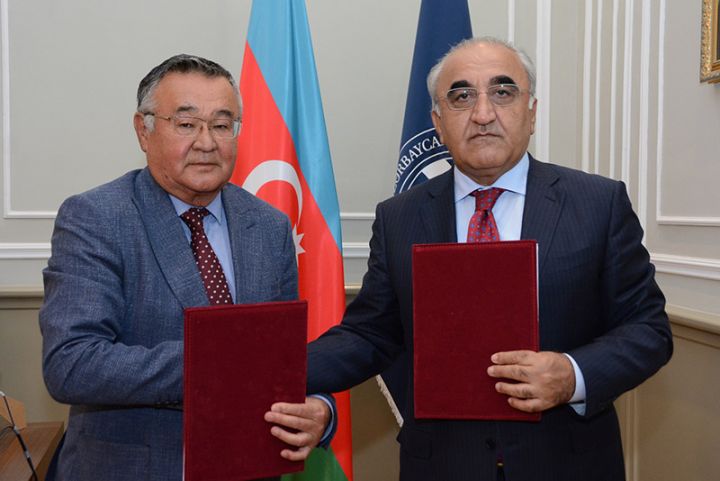İqtisad Universiteti Qazaxıstan universitetilə memorandum imzaladı
