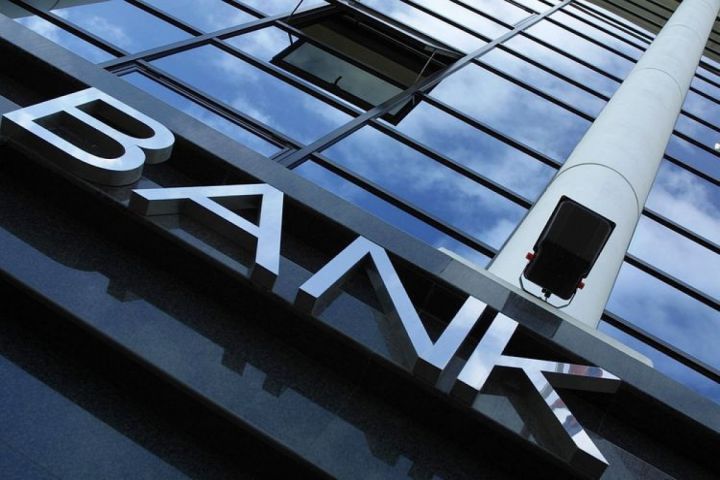 Bank sektorunun xarici borcu azalmaqda davam edir