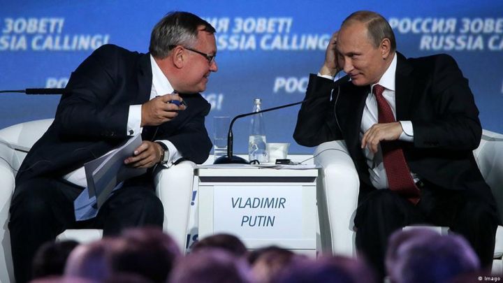 Putin: VTB ölkə üçün əhəmiyyətli banka çevrilib