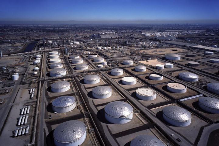 Qlobal neft ehtiyatları yeddiillik minimuma enib