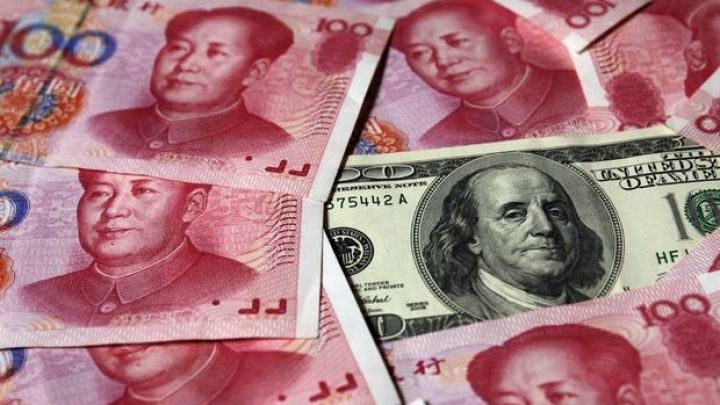 Sürpriz faiz endirimindən sonra Çin yuanı ucuzlaşır