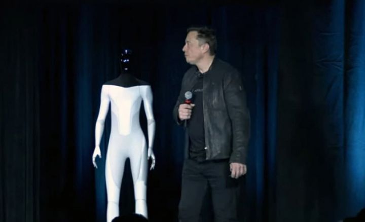 “Tesla” sentyabrın 30-da insanabənzər robotunu təqdim edəcək