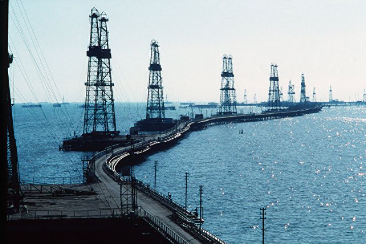 Azərbaycan neftinin qiyməti 90 dollardan aşağı düşdü