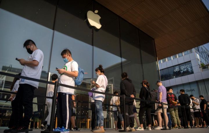 Apple Rusiya proqramlarının AppStore-dan çıxarılmasını sanksiyalar ilə izah edib