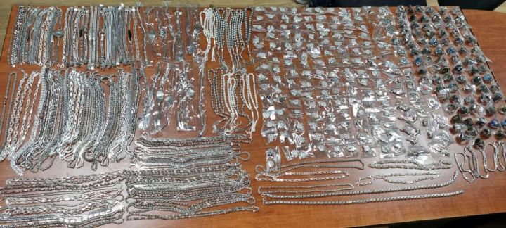 TIR-da 5200 qram gümüş zinət əşyaları aşkar olunub