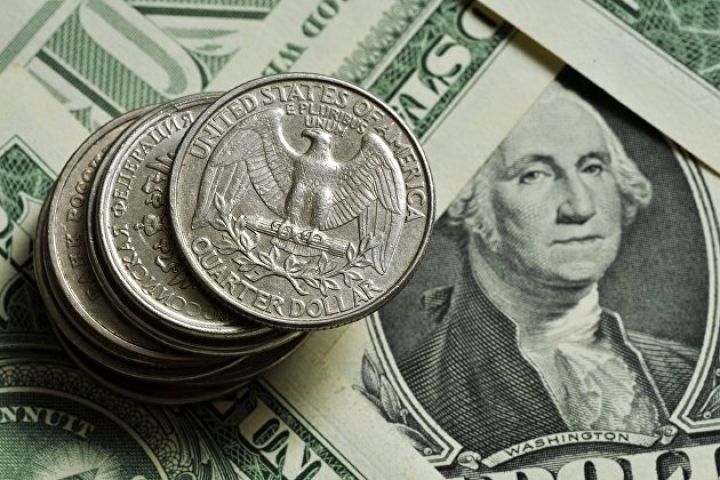 Dolların qiyməti aprel ayından bəri ilk dəfə 75 rubla çatıb