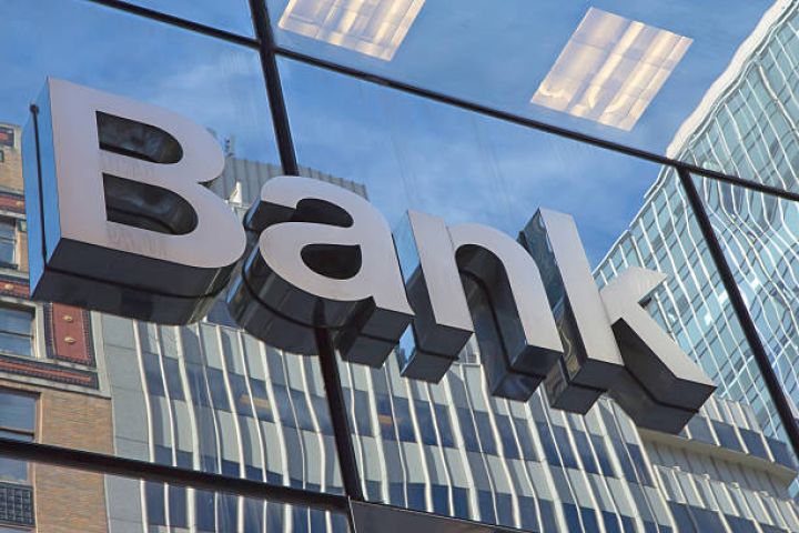 Mərkəzi Banka banklarla əlaqədar yeni hüquqlar verilir