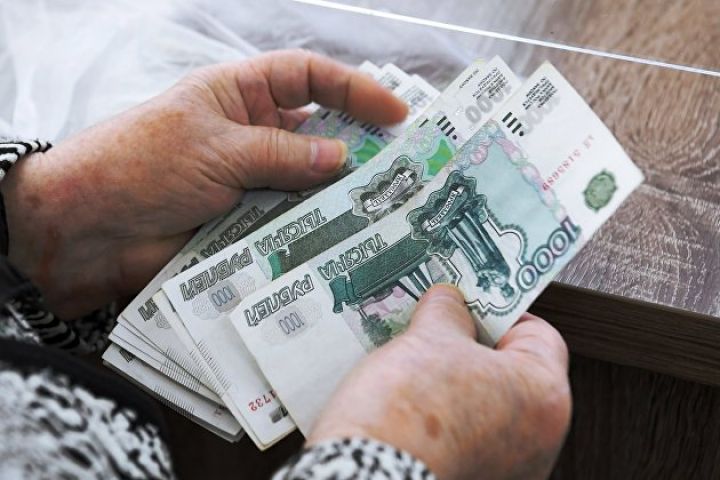 Hər ikinci rus 1 dolları 50 rubldan baha görmək istəmir