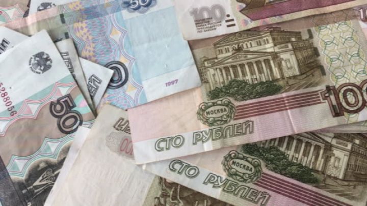 Dolların qiyməti 92 rubldan aşağıdır