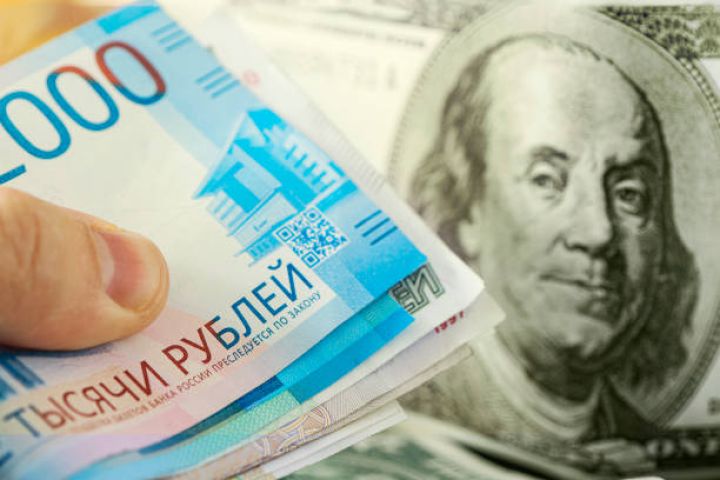 Rusiyada Dollar və Avro daha da ucuzlaşdı - SON 3 AYDA BİR İLK