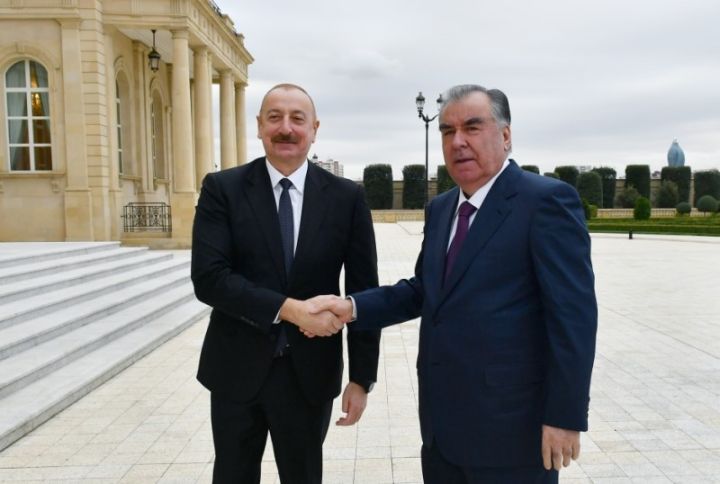 Əliyev Tacikistan Prezidenti ilə görüşüb