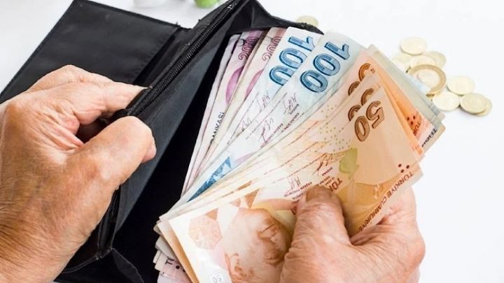 Türkiyədə dolların qiyməti 19 lirəni keçib